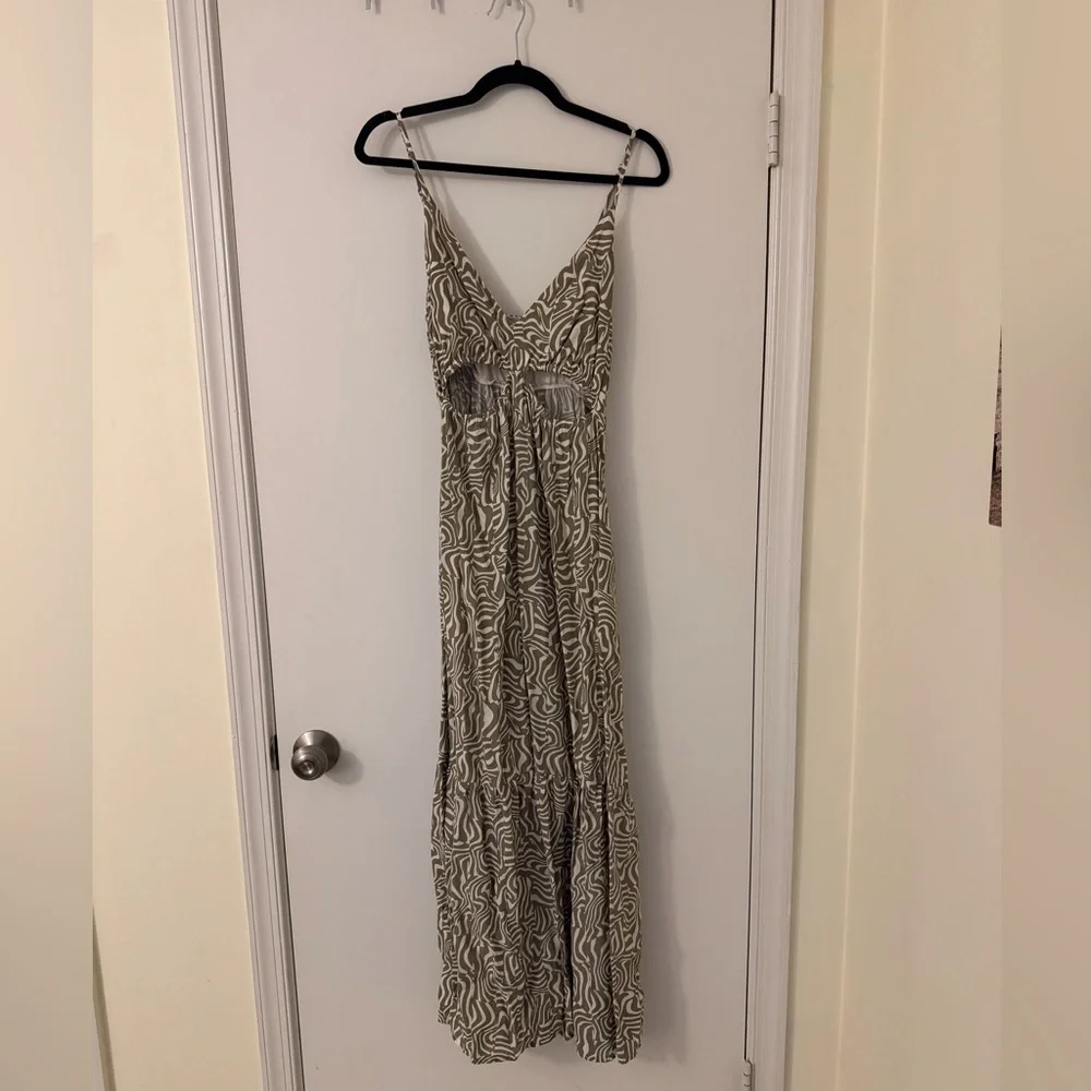 Abercrombie & Fitch - Cut Out Green & Cream Maxi Dress - Size M